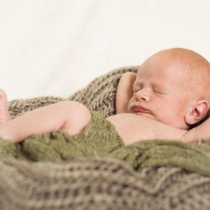 entspanntes neugeborenenshooting in hirschaid von babyfotografin