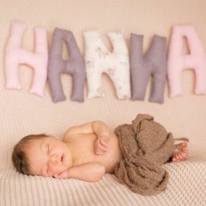 babyfotos bei neugborenenshooting zuhause von neugeborenenfotografin in hoechstadt aisch