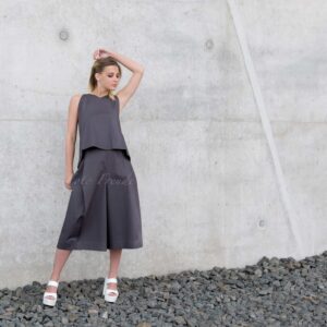 modeshooting modefotograf aus bamberg zeigt model vor beton in verbindung mit modedesign